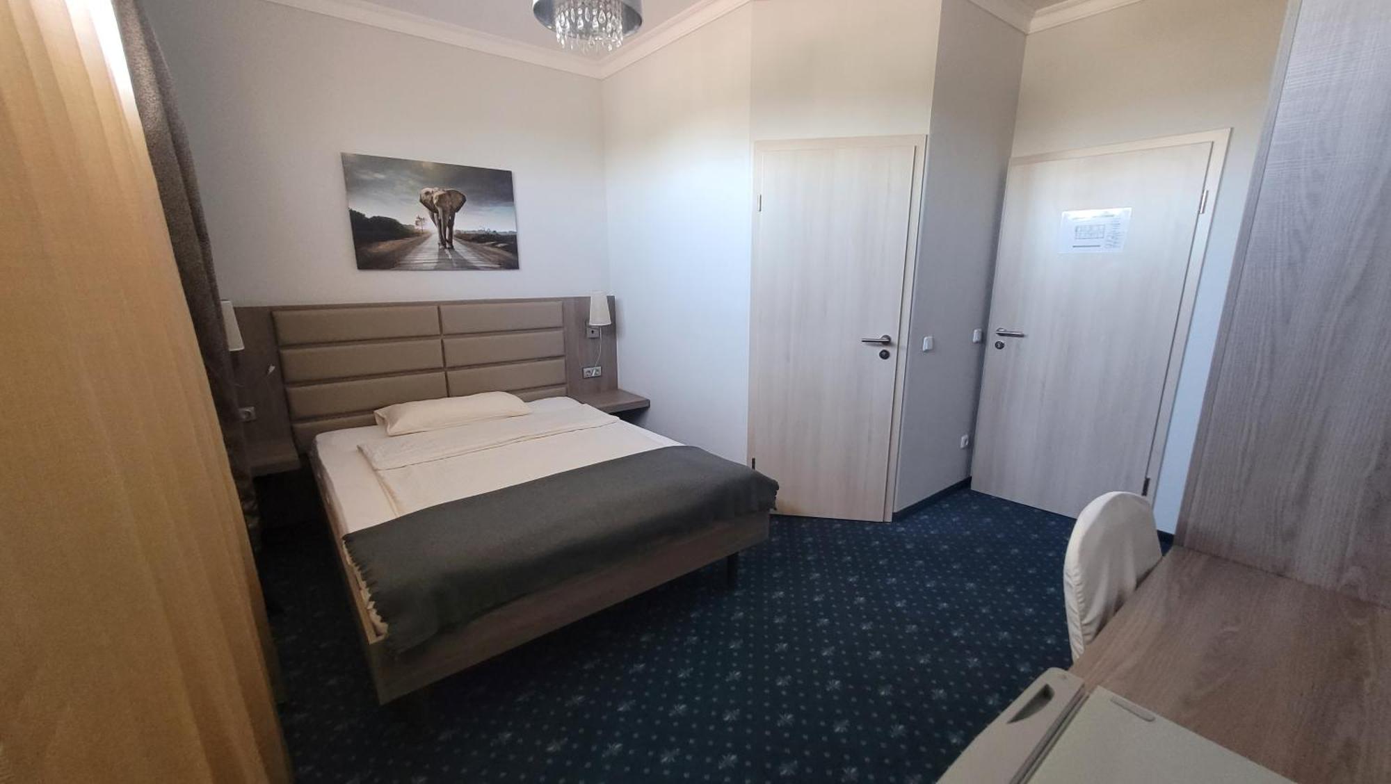 Drei Baeren Inn Aichach Extérieur photo